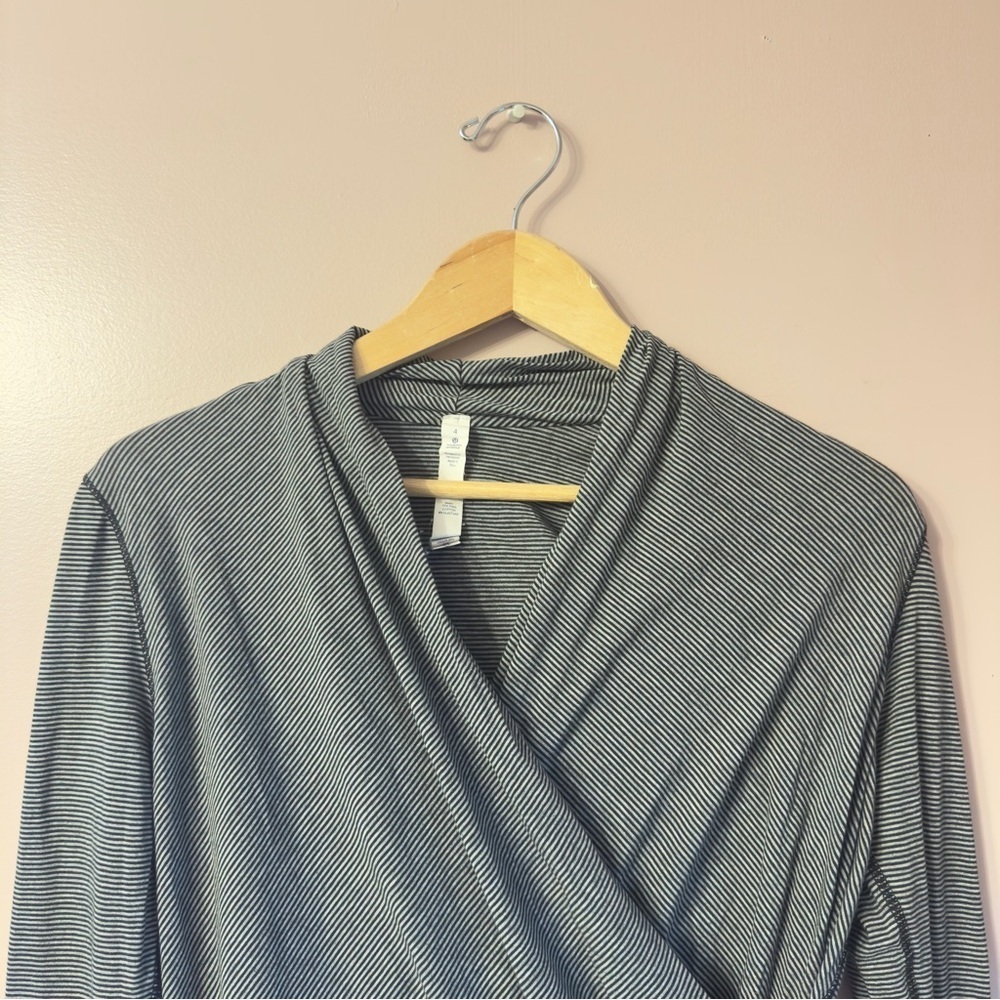Lululemon Radiant Longsleeve Tonka Stripe Black Heathered Grey Women Size 4 - Picture 5 of 10
